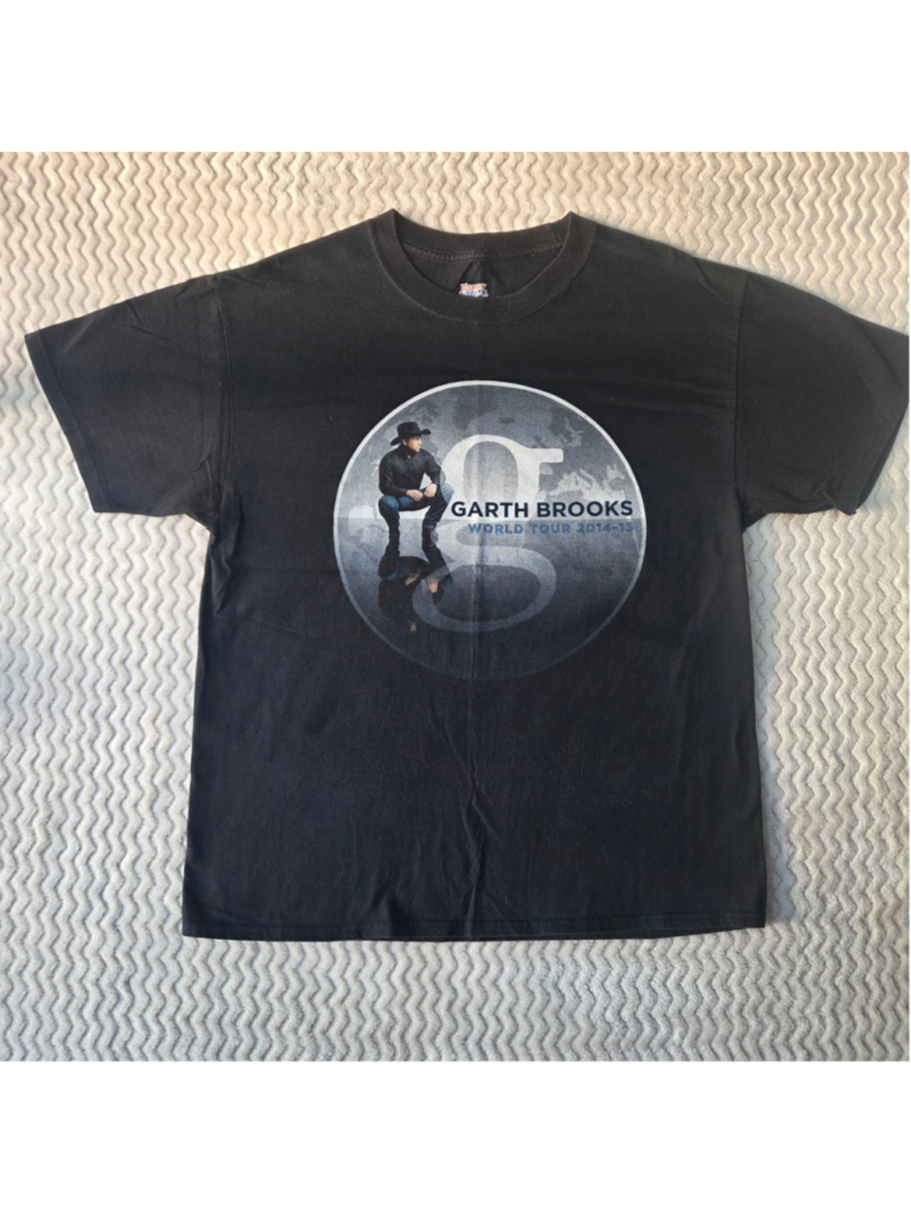Garth Brooks Men's Hanes World Tour 2014-15 Graphic Tee, Size L